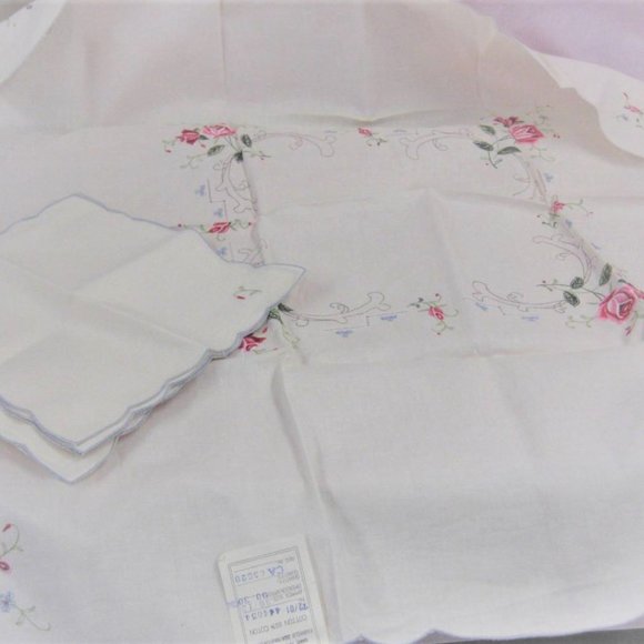 ST5BSM - 100% Cotton Vintage TABLE CLOTH & Matching NAPKINS - Picture 1 of 4